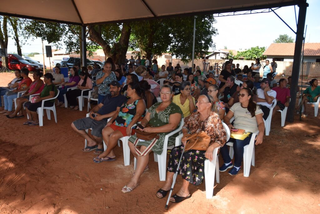 Prefeitura de Iguatemi entrega 87 títulos fundiários para famílias dos bairros Cherogami e Jardim Élida