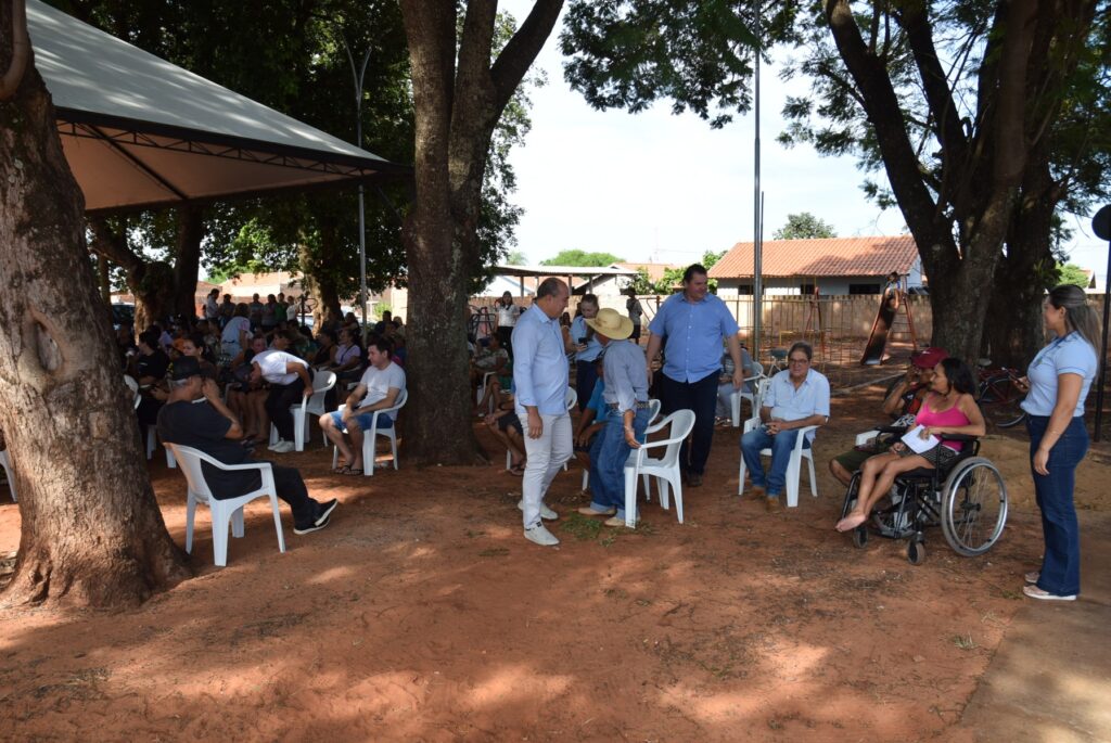 Prefeitura de Iguatemi entrega 87 títulos fundiários para famílias dos bairros Cherogami e Jardim Élida