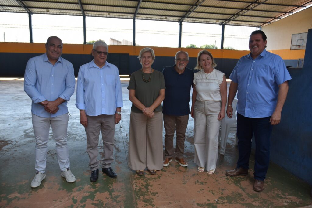 Prefeitura de Iguatemi entrega 87 títulos fundiários para famílias dos bairros Cherogami e Jardim Élida