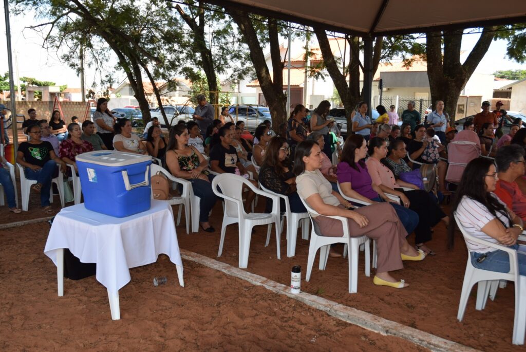 Prefeitura de Iguatemi entrega 87 títulos fundiários para famílias dos bairros Cherogami e Jardim Élida