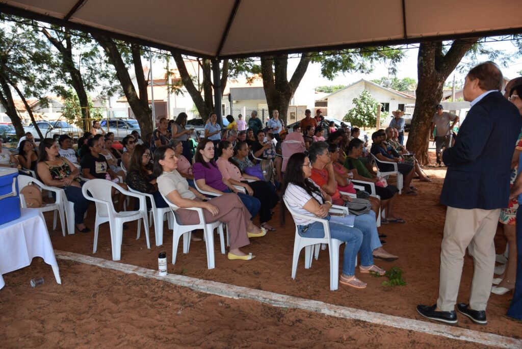 Prefeitura de Iguatemi entrega 87 títulos fundiários para famílias dos bairros Cherogami e Jardim Élida