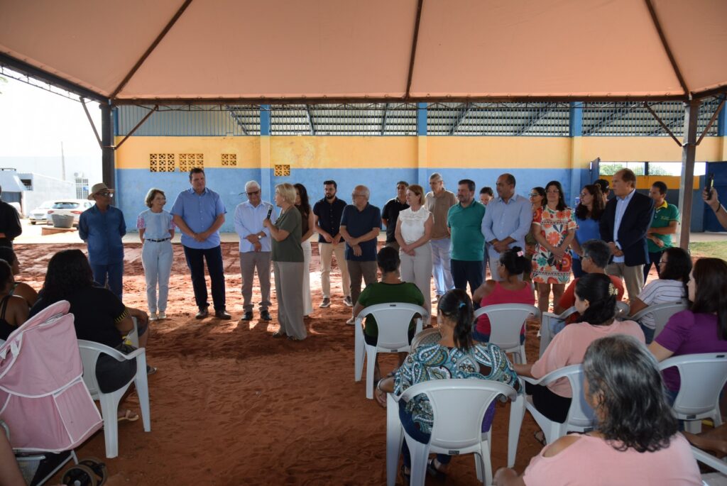 Prefeitura de Iguatemi entrega 87 títulos fundiários para famílias dos bairros Cherogami e Jardim Élida