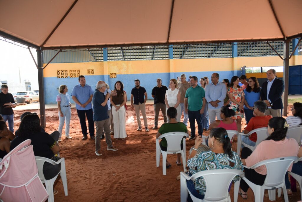 Prefeitura de Iguatemi entrega 87 títulos fundiários para famílias dos bairros Cherogami e Jardim Élida