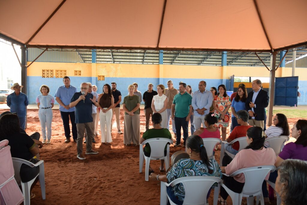 Prefeitura de Iguatemi entrega 87 títulos fundiários para famílias dos bairros Cherogami e Jardim Élida