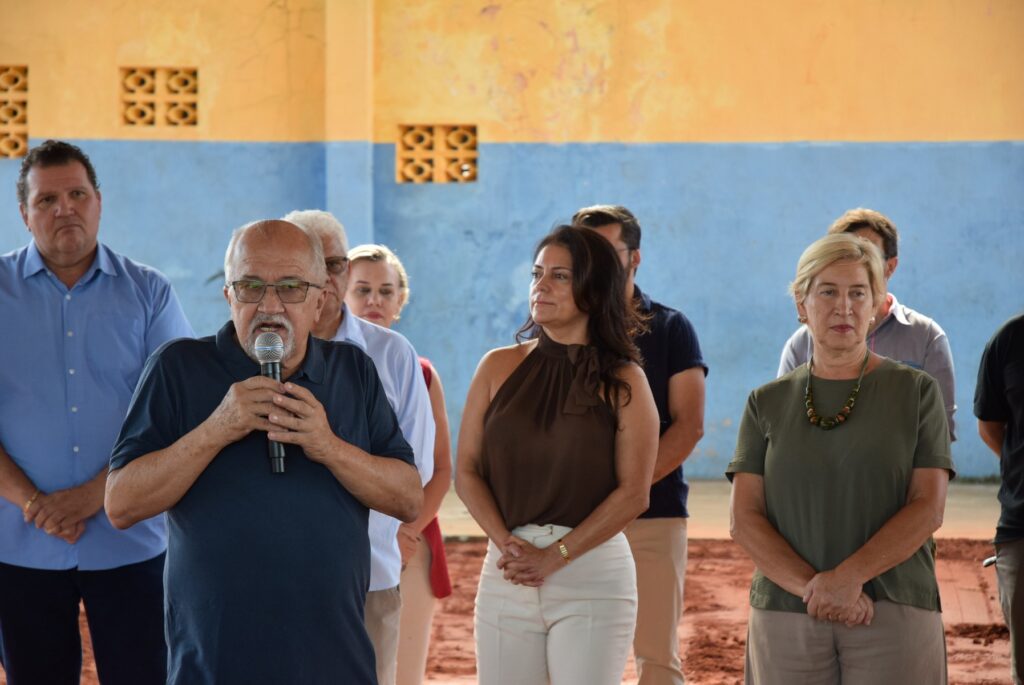 Prefeitura de Iguatemi entrega 87 títulos fundiários para famílias dos bairros Cherogami e Jardim Élida