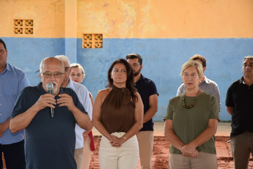 Prefeitura de Iguatemi entrega 87 títulos fundiários para famílias dos bairros Cherogami e Jardim Élida