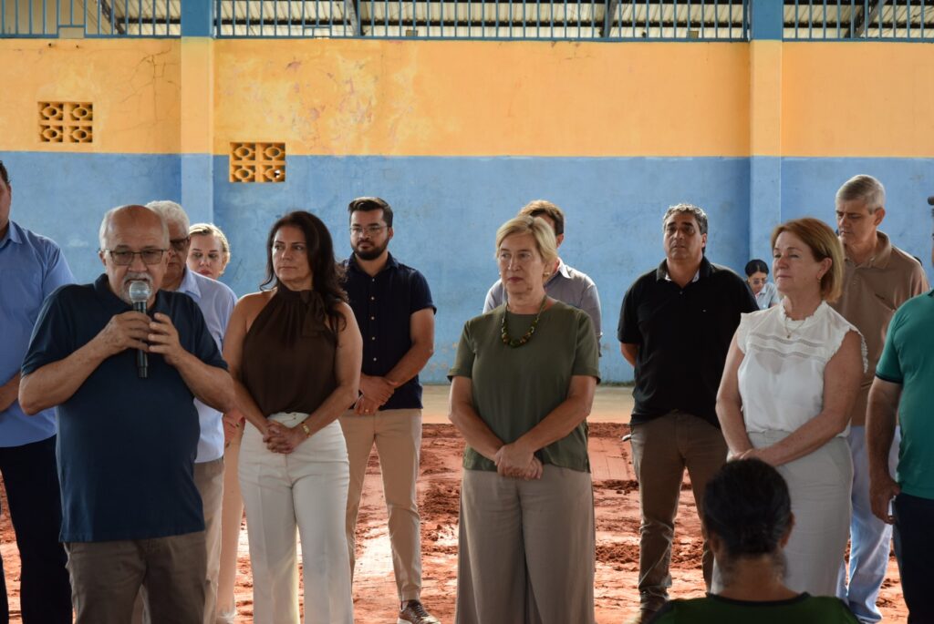 Prefeitura de Iguatemi entrega 87 títulos fundiários para famílias dos bairros Cherogami e Jardim Élida