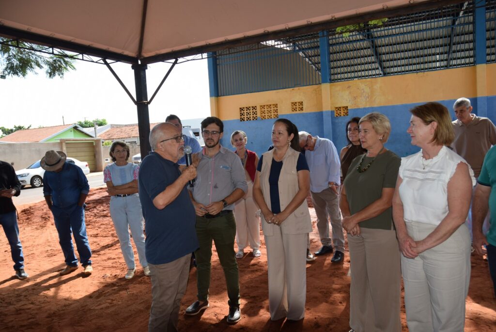 Prefeitura de Iguatemi entrega 87 títulos fundiários para famílias dos bairros Cherogami e Jardim Élida