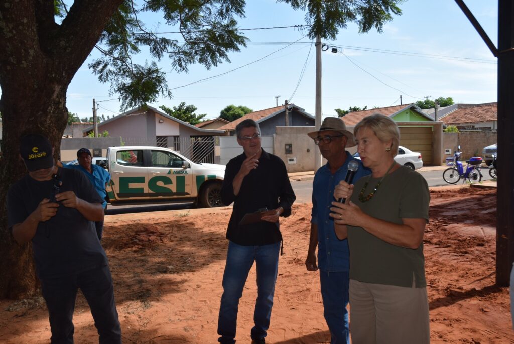 Prefeitura de Iguatemi entrega 87 títulos fundiários para famílias dos bairros Cherogami e Jardim Élida