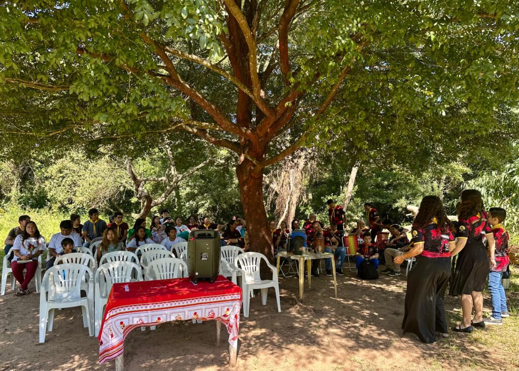 Desbravadores transformam sábado em missão na Aldeia Taquaperi, em Coronel Sapucaia Desbravadores transformam sábado em missão na Aldeia Taquaperi, em Coronel Sapucaia