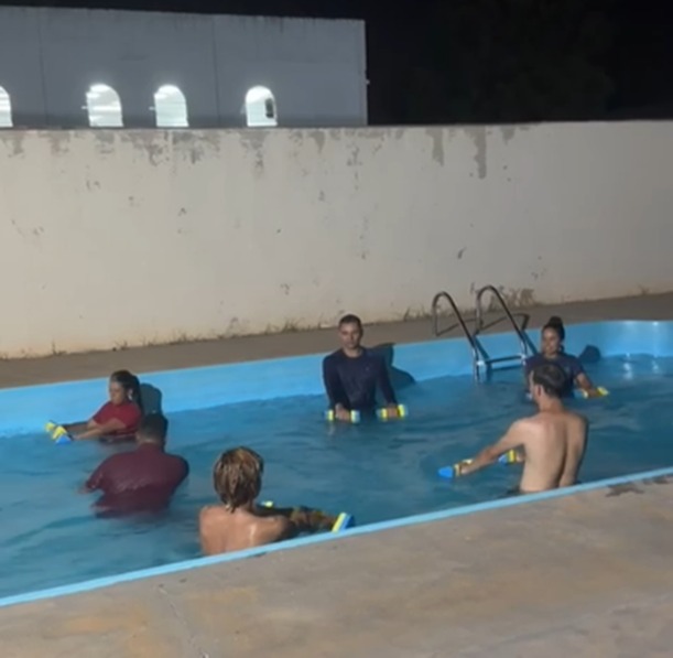Iguatemi: Aula de hidroginástica promove saúde e integração na EJA