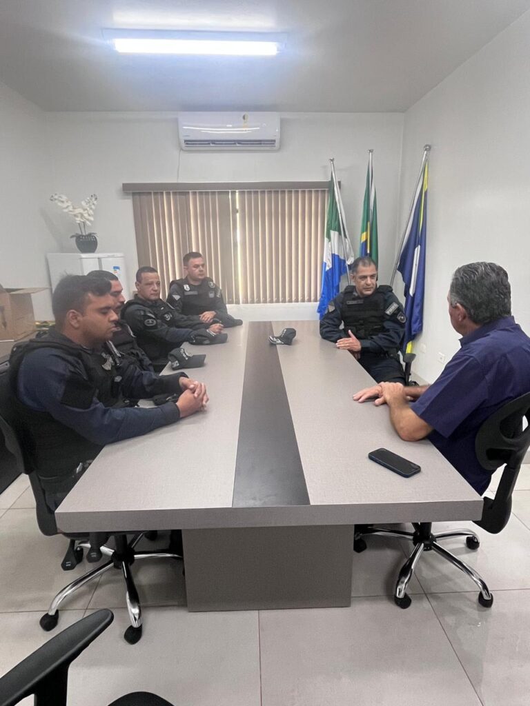 Executivo Municipal de Paranhos recebe visita de autoridades militares