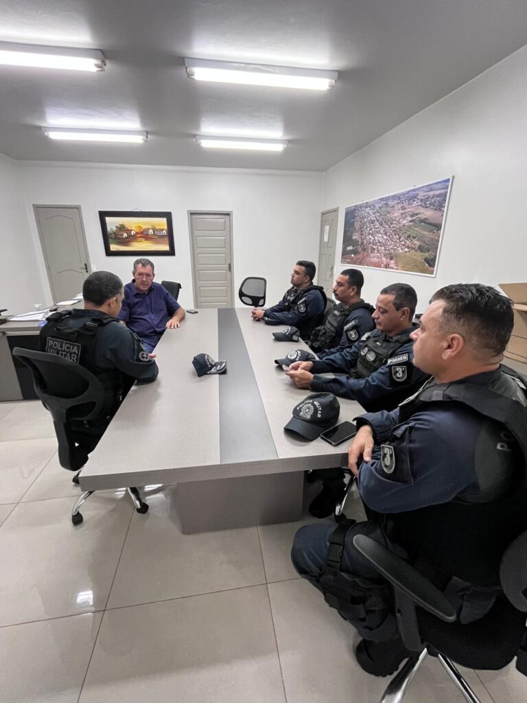 Executivo Municipal de Paranhos recebe visita de autoridades militares
