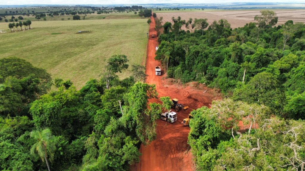 Iguatemi: Secretaria de Obras e Infraestrutura realiza levantamento, adequação e patrolamento em estradas rurais