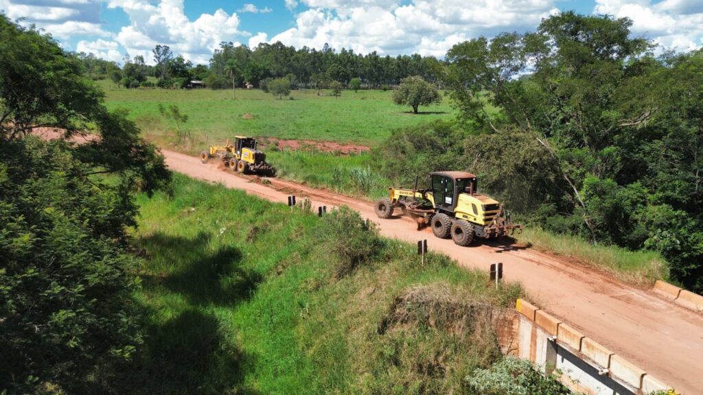 Iguatemi: Secretaria de Obras e Infraestrutura inicia serviços de patrolamento e cascalhamento no Assentamento Rancho Loma Iguatemi: Secretaria de Obras e Infraestrutura inicia serviços de patrolamento e cascalhamento no Assentamento Rancho Loma
