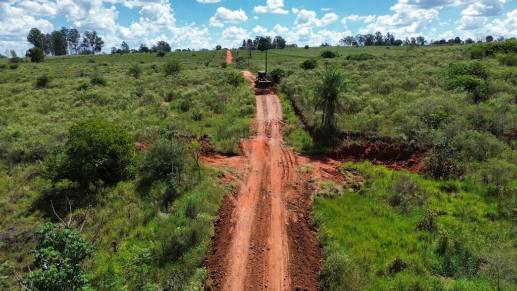 Iguatemi: Secretaria de Obras e Infraestrutura inicia serviços de patrolamento e cascalhamento no Assentamento Rancho Loma Iguatemi: Secretaria de Obras e Infraestrutura inicia serviços de patrolamento e cascalhamento no Assentamento Rancho Loma