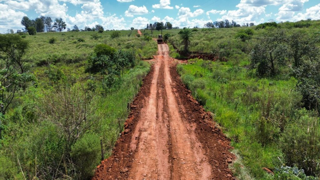 Iguatemi: Secretaria de Obras e Infraestrutura inicia serviços de patrolamento e cascalhamento no Assentamento Rancho Loma Iguatemi: Secretaria de Obras e Infraestrutura inicia serviços de patrolamento e cascalhamento no Assentamento Rancho Loma