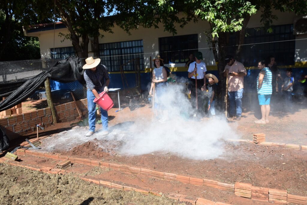 Iguatemi: Projeto ‘Horta na Escola”, desenvolvido pela Itaipu Binacional foi realizado com alunos da educação infantil Sala Arco-Íris Iguatemi: Projeto ‘Horta na Escola”, desenvolvido pela Itaipu Binacional foi realizado com alunos da educação infantil Sala Arco-Íris