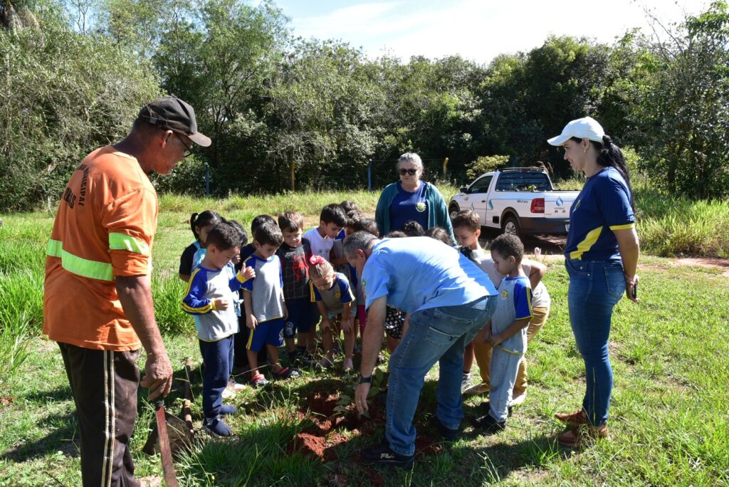 Iguatemi: Alunos do Pré I e Pré II da Educação Infantil Sala Arco-Íris participaram de aula sobre preservação ambiental Iguatemi: Alunos do Pré I e Pré II da Educação Infantil Sala Arco-Íris participaram de aula sobre preservação ambiental