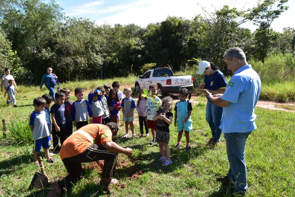 Iguatemi: Alunos do Pré I e Pré II da Educação Infantil Sala Arco-Íris participaram de aula sobre preservação ambiental Iguatemi: Alunos do Pré I e Pré II da Educação Infantil Sala Arco-Íris participaram de aula sobre preservação ambiental