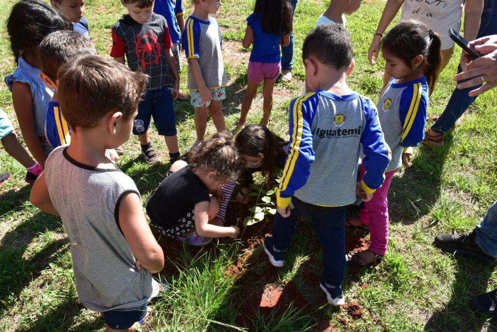 Iguatemi: Alunos do Pré I e Pré II da Educação Infantil Sala Arco-Íris participaram de aula sobre preservação ambiental Iguatemi: Alunos do Pré I e Pré II da Educação Infantil Sala Arco-Íris participaram de aula sobre preservação ambiental