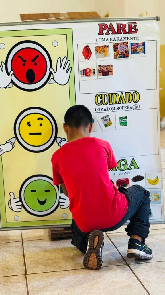 Alunos da Escola Municipal Mitã Rory participam de visita educativa em horta