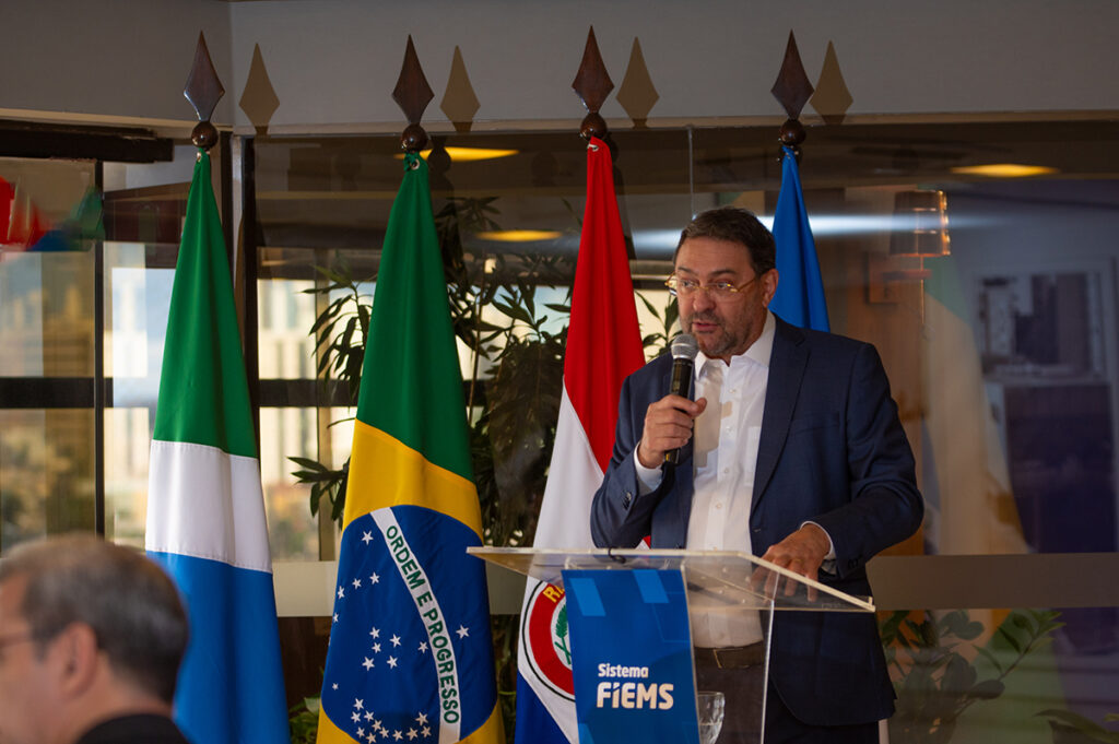 Longen recebe presidente do Paraguai para integração empresarial entre os dois países