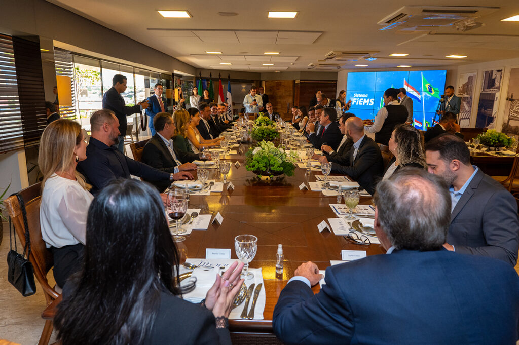 Longen recebe presidente do Paraguai para integração empresarial entre os dois países