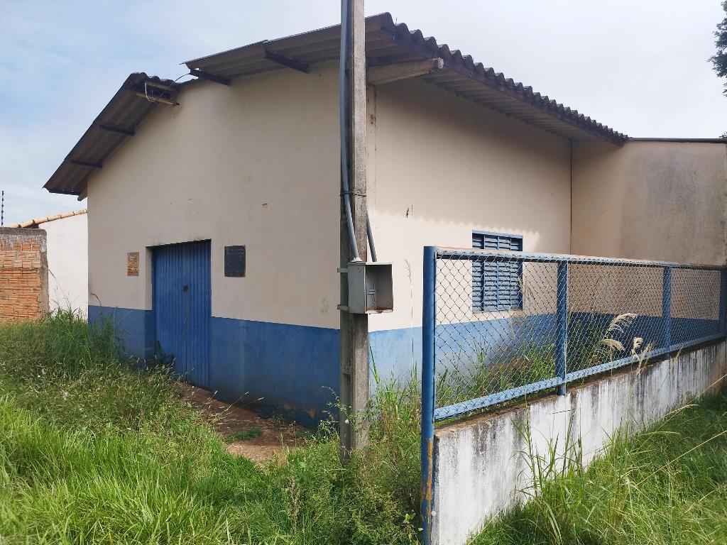 Roberto Sangue Bom pede melhorias nas sedes das associações de moradores das vilas, Varocopa e Mariana em Amambai