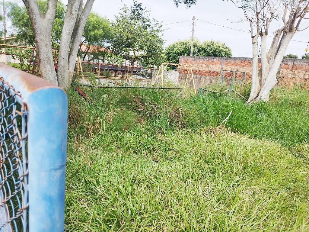 Roberto Sangue Bom pede melhorias nas sedes das associações de moradores das vilas, Varocopa e Mariana em Amambai