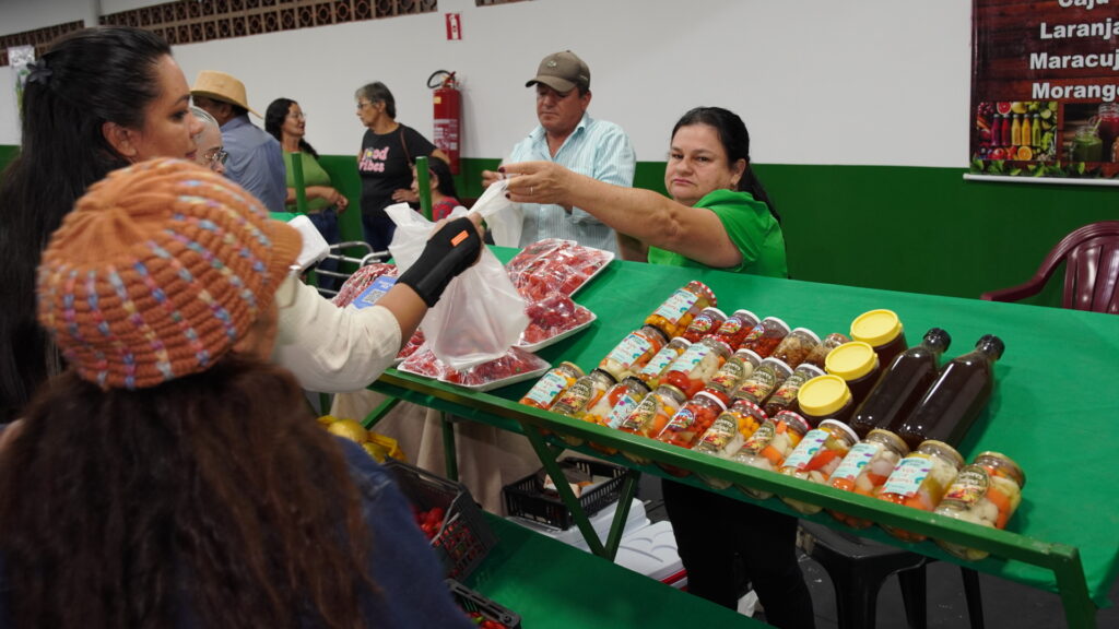 Prefeitura de Juti inaugura Feira do Produtor e entrega trator agrícola para fortalecimento da agricultura familiar Prefeitura de Juti inaugura Feira do Produtor e entrega trator agrícola para fortalecimento da agricultura familiar