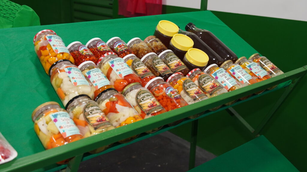 Prefeitura de Juti inaugura Feira do Produtor e entrega trator agrícola para fortalecimento da agricultura familiar Prefeitura de Juti inaugura Feira do Produtor e entrega trator agrícola para fortalecimento da agricultura familiar