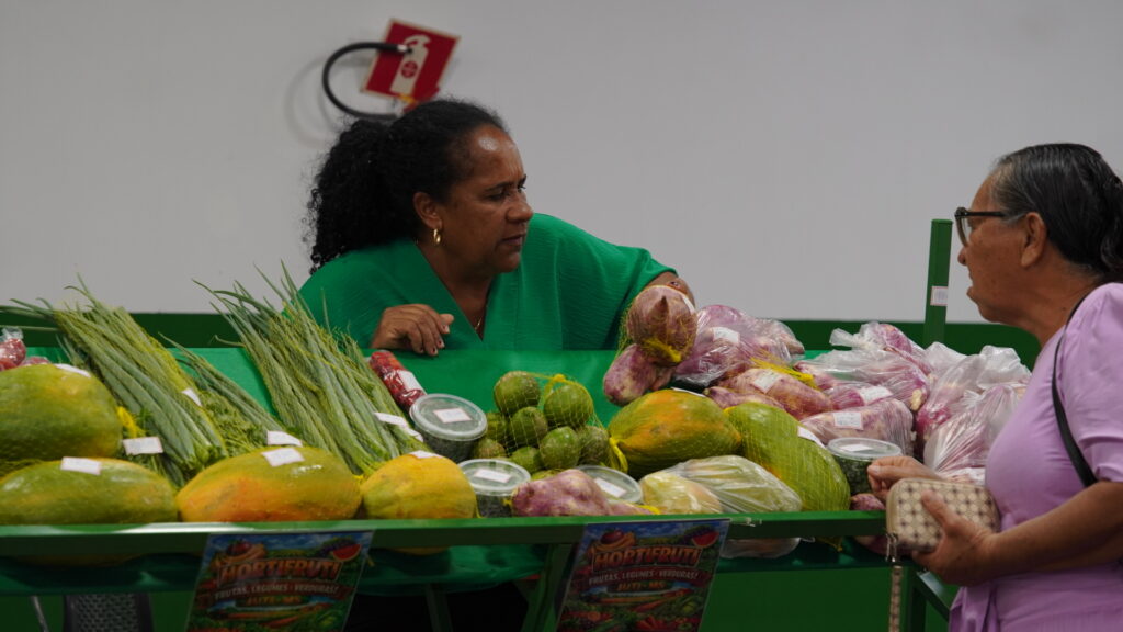 Prefeitura de Juti inaugura Feira do Produtor e entrega trator agrícola para fortalecimento da agricultura familiar Prefeitura de Juti inaugura Feira do Produtor e entrega trator agrícola para fortalecimento da agricultura familiar
