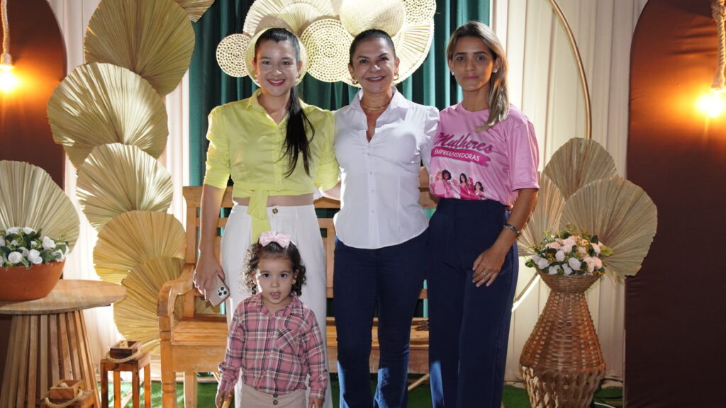 Prefeitura de Juti inaugura Feira do Produtor e entrega trator agrícola para fortalecimento da agricultura familiar Prefeitura de Juti inaugura Feira do Produtor e entrega trator agrícola para fortalecimento da agricultura familiar