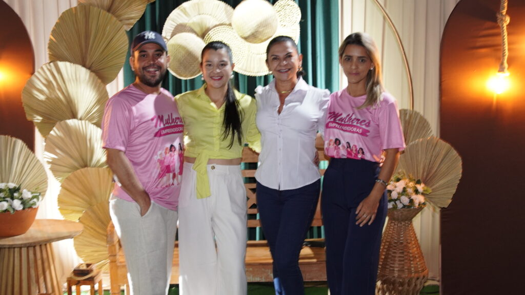 Prefeitura de Juti inaugura Feira do Produtor e entrega trator agrícola para fortalecimento da agricultura familiar Prefeitura de Juti inaugura Feira do Produtor e entrega trator agrícola para fortalecimento da agricultura familiar