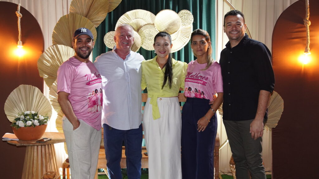Prefeitura de Juti inaugura Feira do Produtor e entrega trator agrícola para fortalecimento da agricultura familiar Prefeitura de Juti inaugura Feira do Produtor e entrega trator agrícola para fortalecimento da agricultura familiar