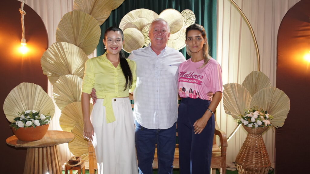 Prefeitura de Juti inaugura Feira do Produtor e entrega trator agrícola para fortalecimento da agricultura familiar Prefeitura de Juti inaugura Feira do Produtor e entrega trator agrícola para fortalecimento da agricultura familiar