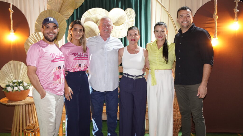 Prefeitura de Juti inaugura Feira do Produtor e entrega trator agrícola para fortalecimento da agricultura familiar Prefeitura de Juti inaugura Feira do Produtor e entrega trator agrícola para fortalecimento da agricultura familiar