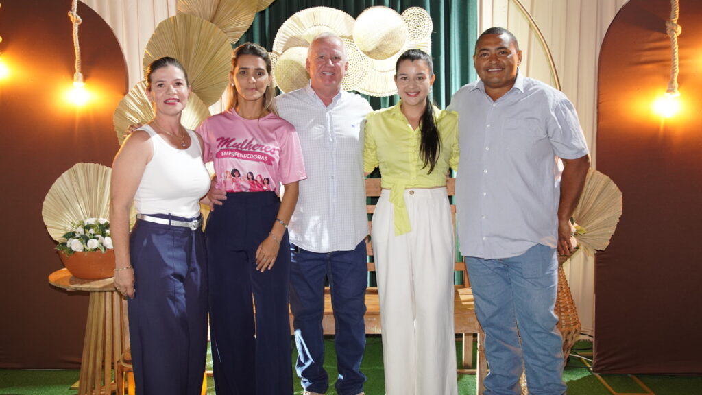 Prefeitura de Juti inaugura Feira do Produtor e entrega trator agrícola para fortalecimento da agricultura familiar Prefeitura de Juti inaugura Feira do Produtor e entrega trator agrícola para fortalecimento da agricultura familiar