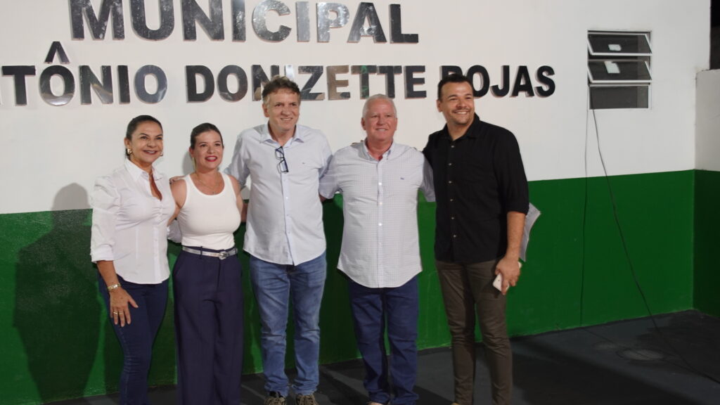 Prefeitura de Juti inaugura Feira do Produtor e entrega trator agrícola para fortalecimento da agricultura familiar Prefeitura de Juti inaugura Feira do Produtor e entrega trator agrícola para fortalecimento da agricultura familiar