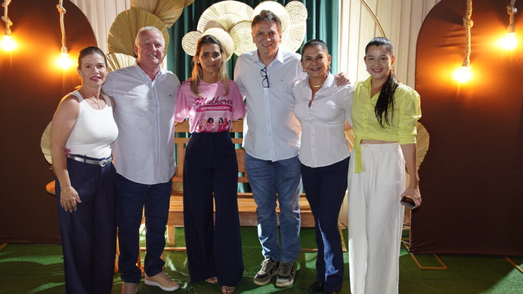 Prefeitura de Juti inaugura Feira do Produtor e entrega trator agrícola para fortalecimento da agricultura familiar Prefeitura de Juti inaugura Feira do Produtor e entrega trator agrícola para fortalecimento da agricultura familiar