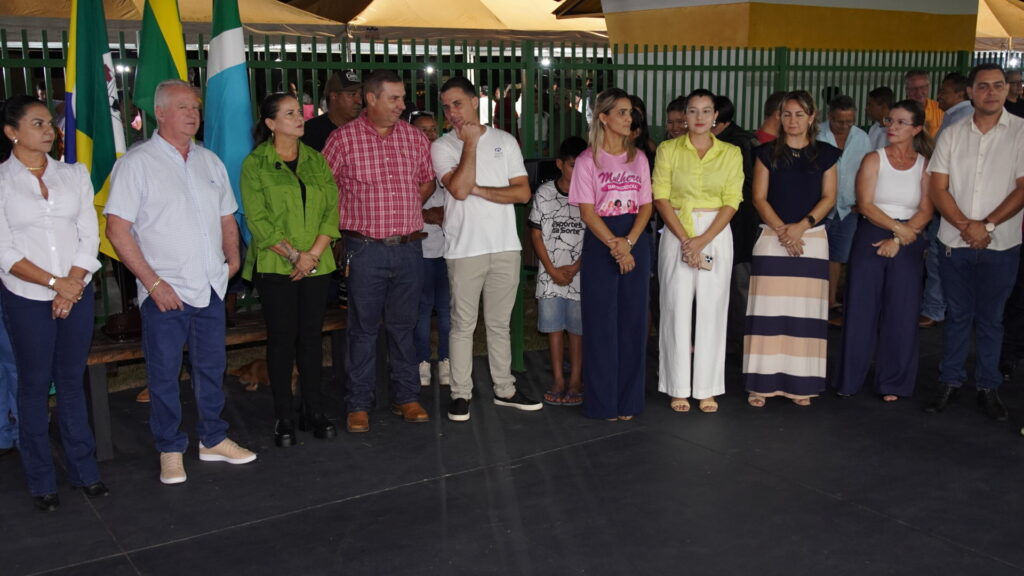 Prefeitura de Juti inaugura Feira do Produtor e entrega trator agrícola para fortalecimento da agricultura familiar Prefeitura de Juti inaugura Feira do Produtor e entrega trator agrícola para fortalecimento da agricultura familiar