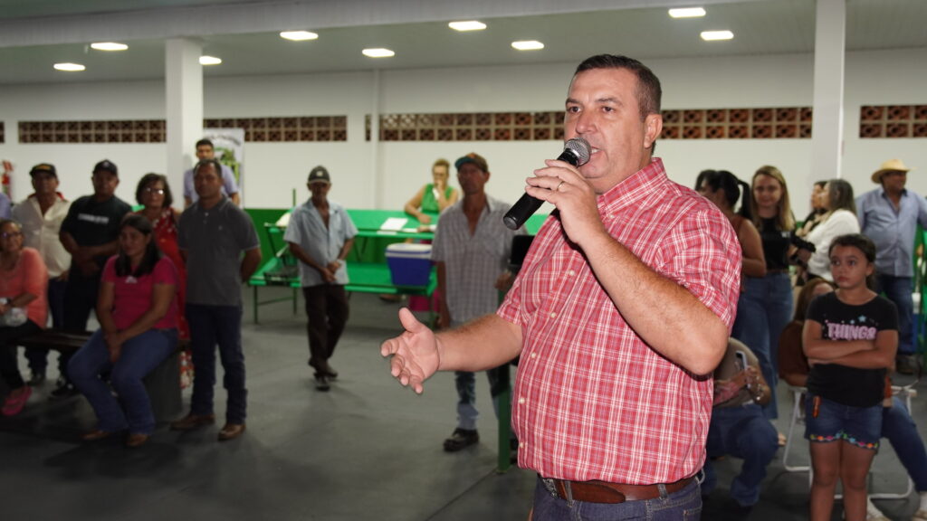 Prefeitura de Juti inaugura Feira do Produtor e entrega trator agrícola para fortalecimento da agricultura familiar Prefeitura de Juti inaugura Feira do Produtor e entrega trator agrícola para fortalecimento da agricultura familiar