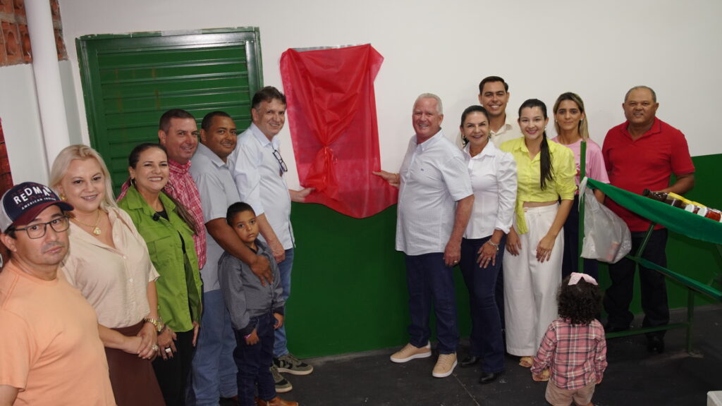 Prefeitura de Juti inaugura Feira do Produtor e entrega trator agrícola para fortalecimento da agricultura familiar Prefeitura de Juti inaugura Feira do Produtor e entrega trator agrícola para fortalecimento da agricultura familiar