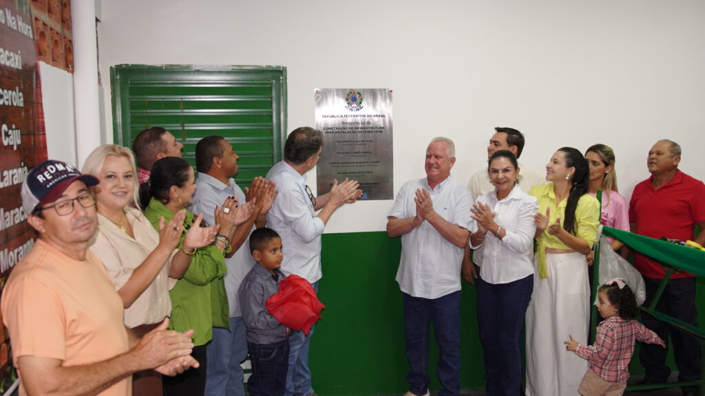 Prefeitura de Juti inaugura Feira do Produtor e entrega trator agrícola para fortalecimento da agricultura familiar Prefeitura de Juti inaugura Feira do Produtor e entrega trator agrícola para fortalecimento da agricultura familiar