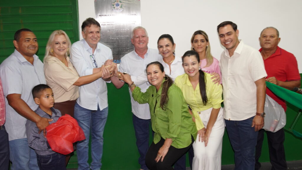 Prefeitura de Juti inaugura Feira do Produtor e entrega trator agrícola para fortalecimento da agricultura familiar Prefeitura de Juti inaugura Feira do Produtor e entrega trator agrícola para fortalecimento da agricultura familiar