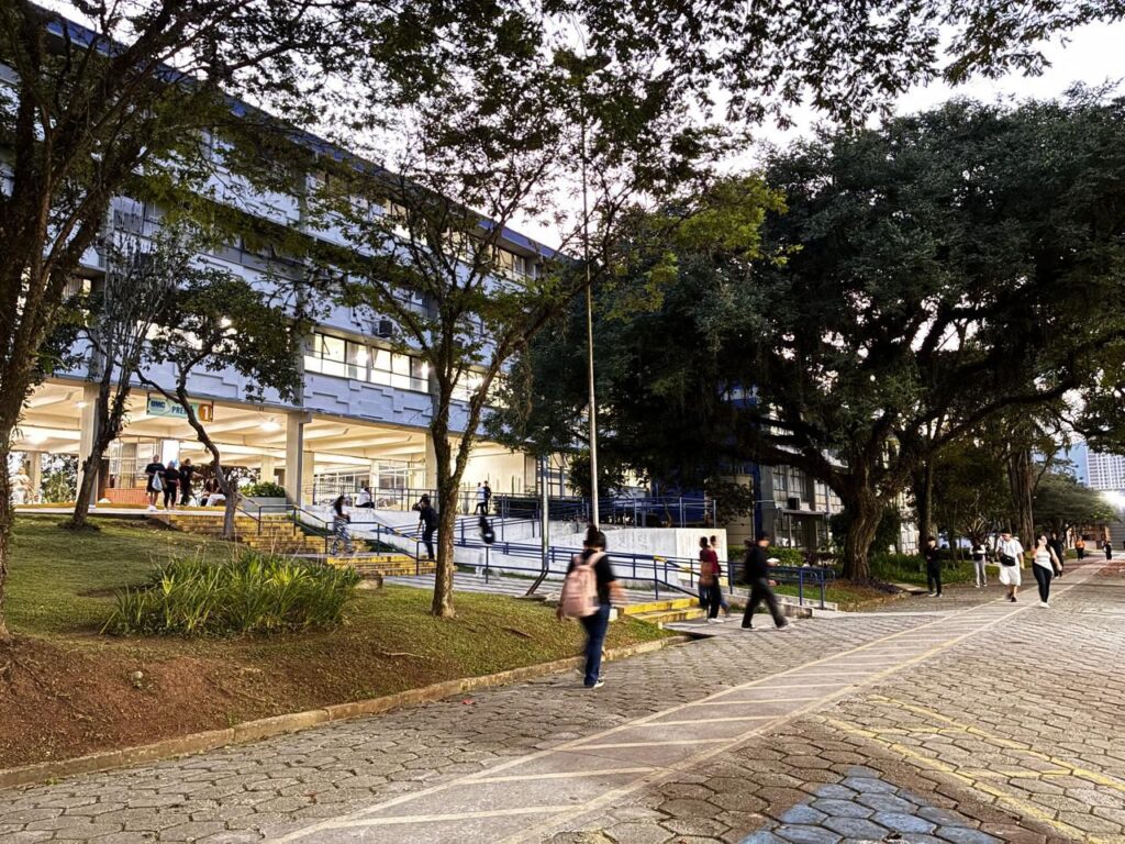 Urbanização descontrolada causa invasão de formigas-de-fogo pelo Brasil e risco à saúde, alerta pesquisa da UMC Urbanização descontrolada causa invasão de formigas-de-fogo pelo Brasil e risco à saúde, alerta pesquisa da UMC