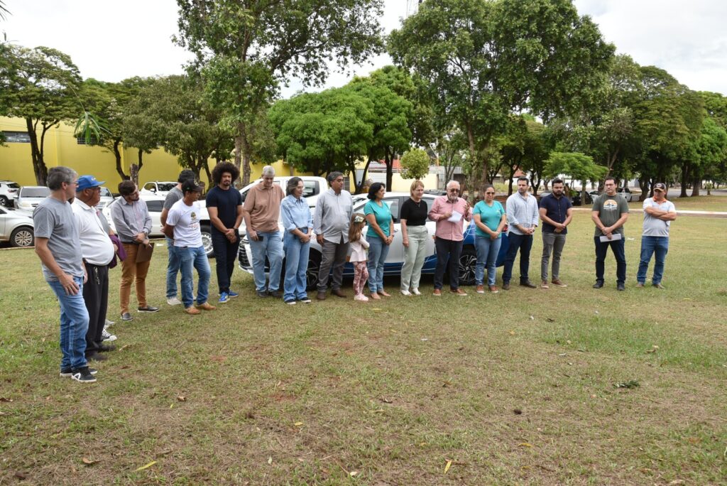 Iguatemi: Secretaria de Obras recebe caminhonete 0 km para atender demandas do setor Iguatemi: Secretaria de Obras recebe caminhonete 0 km para atender demandas do setor