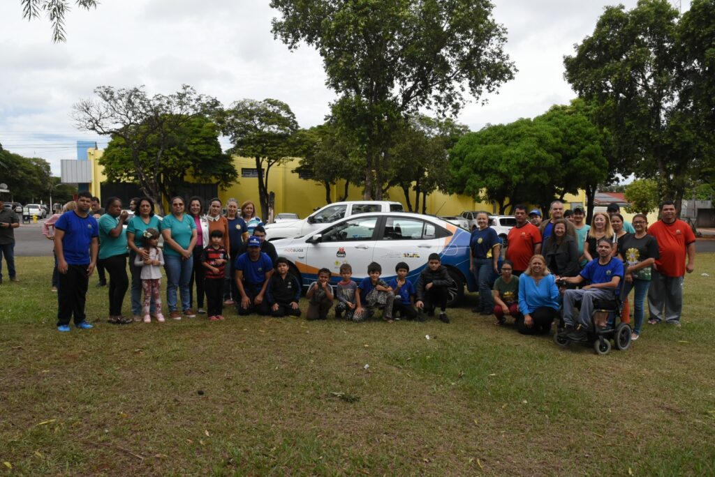 Prefeito Lídio Ledesma participa da entrega de um veículo 0 km da marca Ônix para a APAE de Iguatemi Prefeito Lídio Ledesma participa da entrega de um veículo 0 km da marca Ônix para a APAE de Iguatemi
