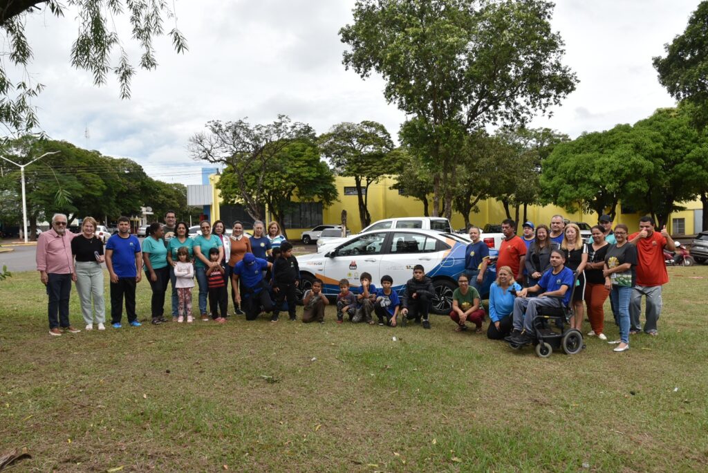 Prefeito Lídio Ledesma participa da entrega de um veículo 0 km da marca Ônix para a APAE de Iguatemi Prefeito Lídio Ledesma participa da entrega de um veículo 0 km da marca Ônix para a APAE de Iguatemi